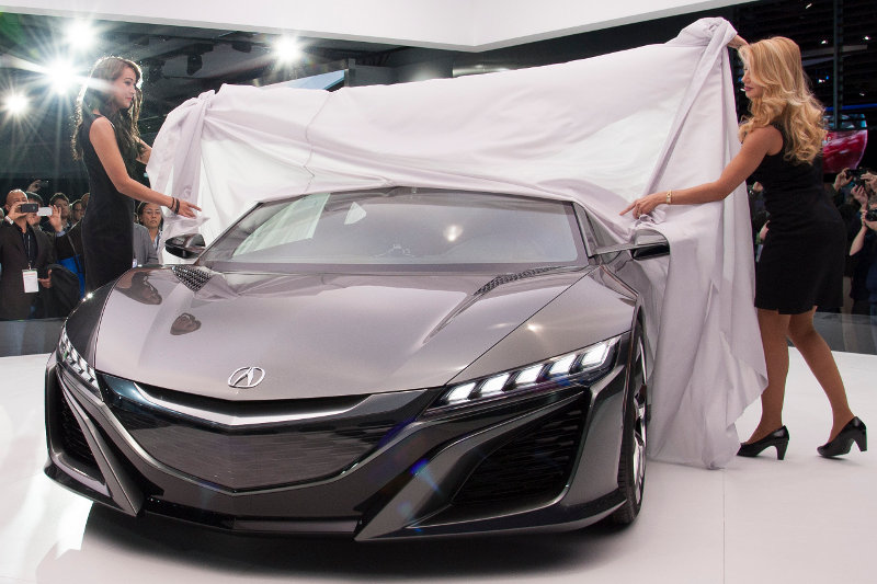 Some women unveiling yet another NSX concept, yesterday Some women unveiling yet another NSX concept, yesterday